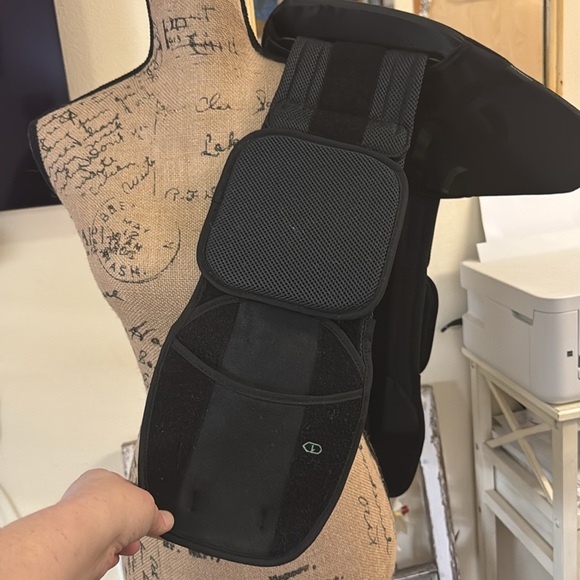 Like new, Aspen Horizon 2 piece, adjustable(in so many ways) back brace. - Picture 14 of 16